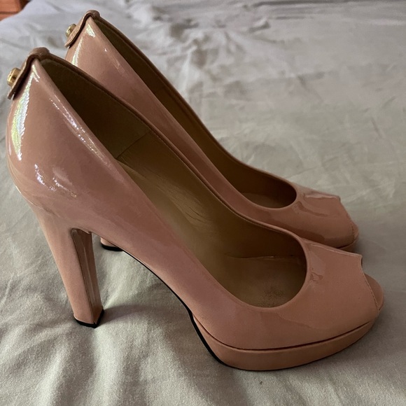 Size 8 Stuart Weitzman heels - Picture 2 of 8